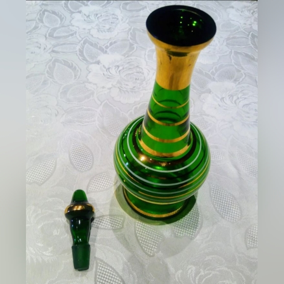 Green Glass vase Gennie in a bottle... vintage style excellent condition - Picture 4 of 13